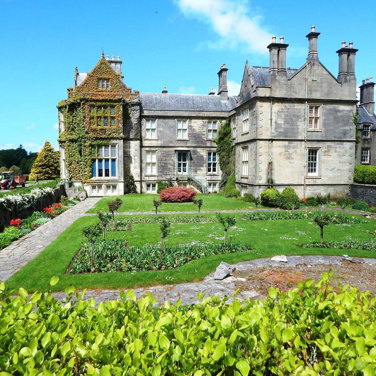 Muckross House, Gardens & Traditional Farms