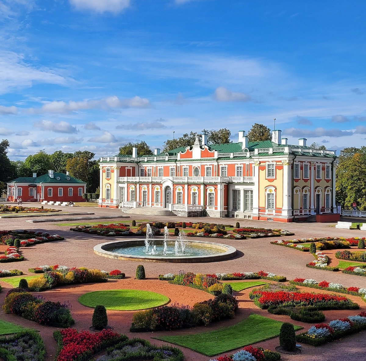 Explore Kadriorg Park and Palace