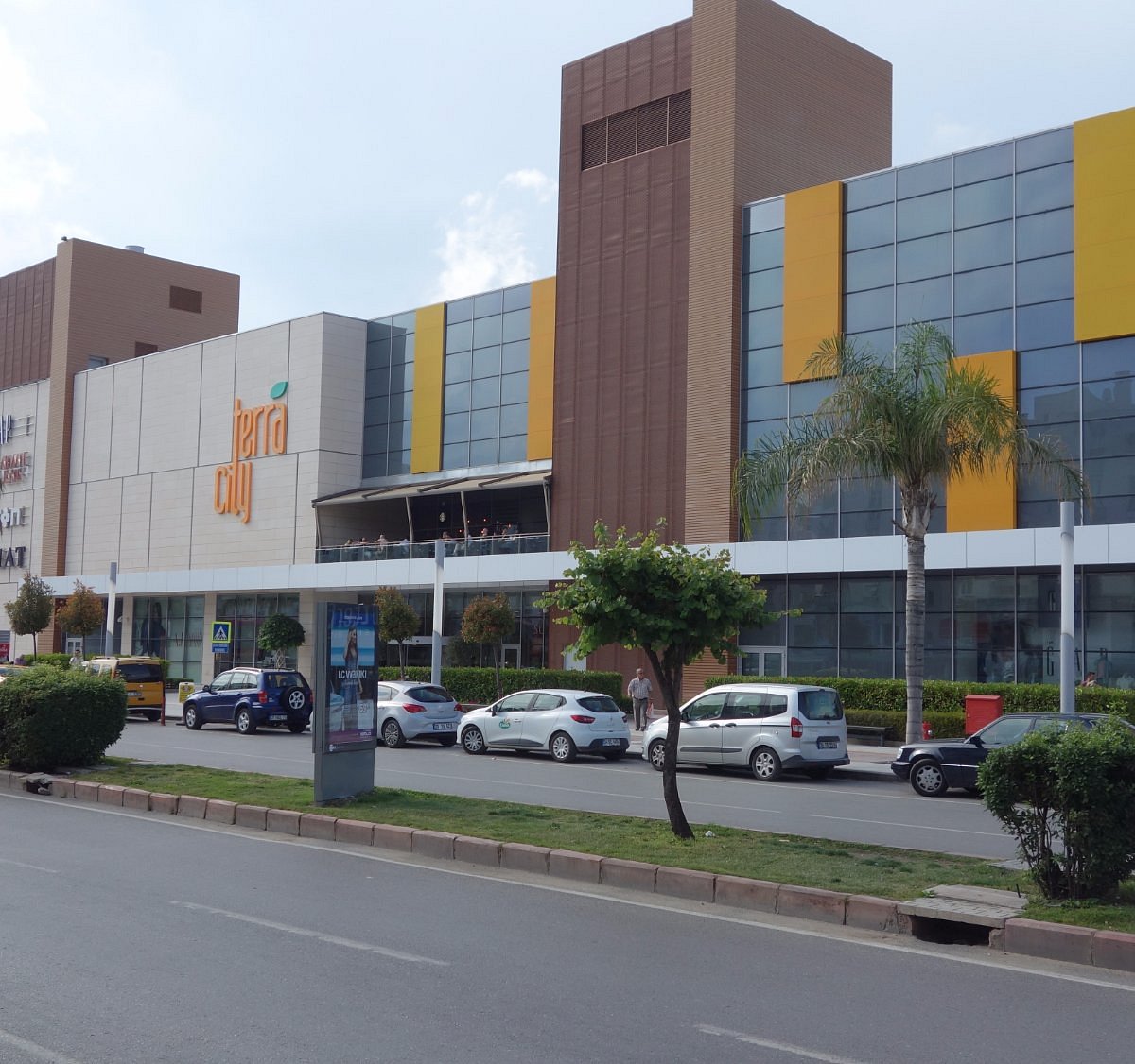 TerraCity Shopping Center