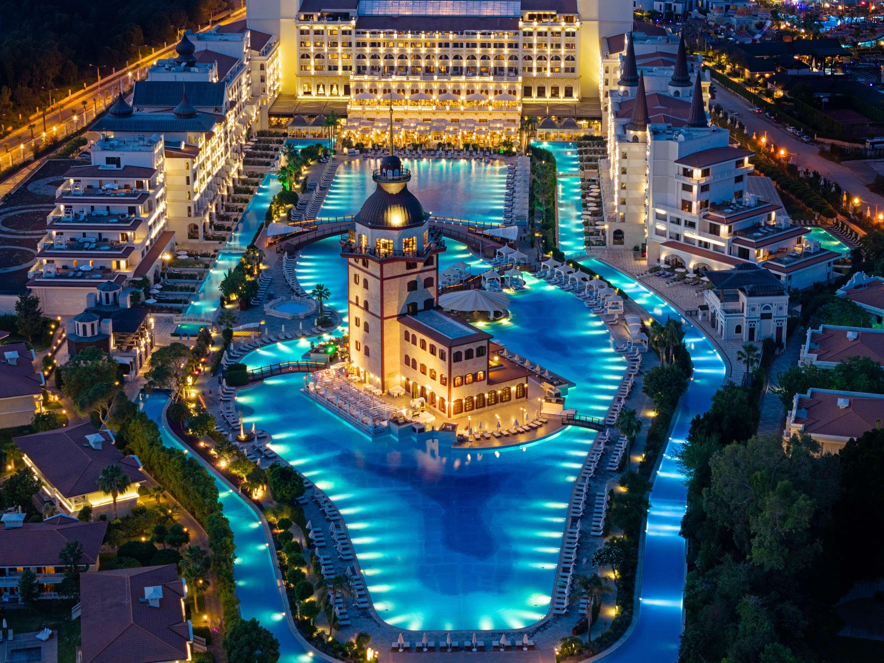 مكان الإقامة المقترح: Titanic Mardan Palace Image 1