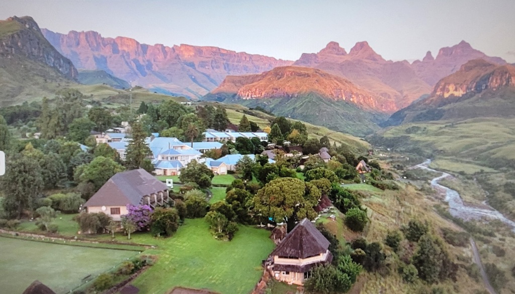 مكان الإقامة المقترح: Cathedral Peak Hotel Image 1