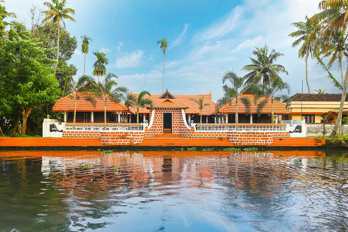مكان الإقامة المقترح: Punnamada Resort Image 1