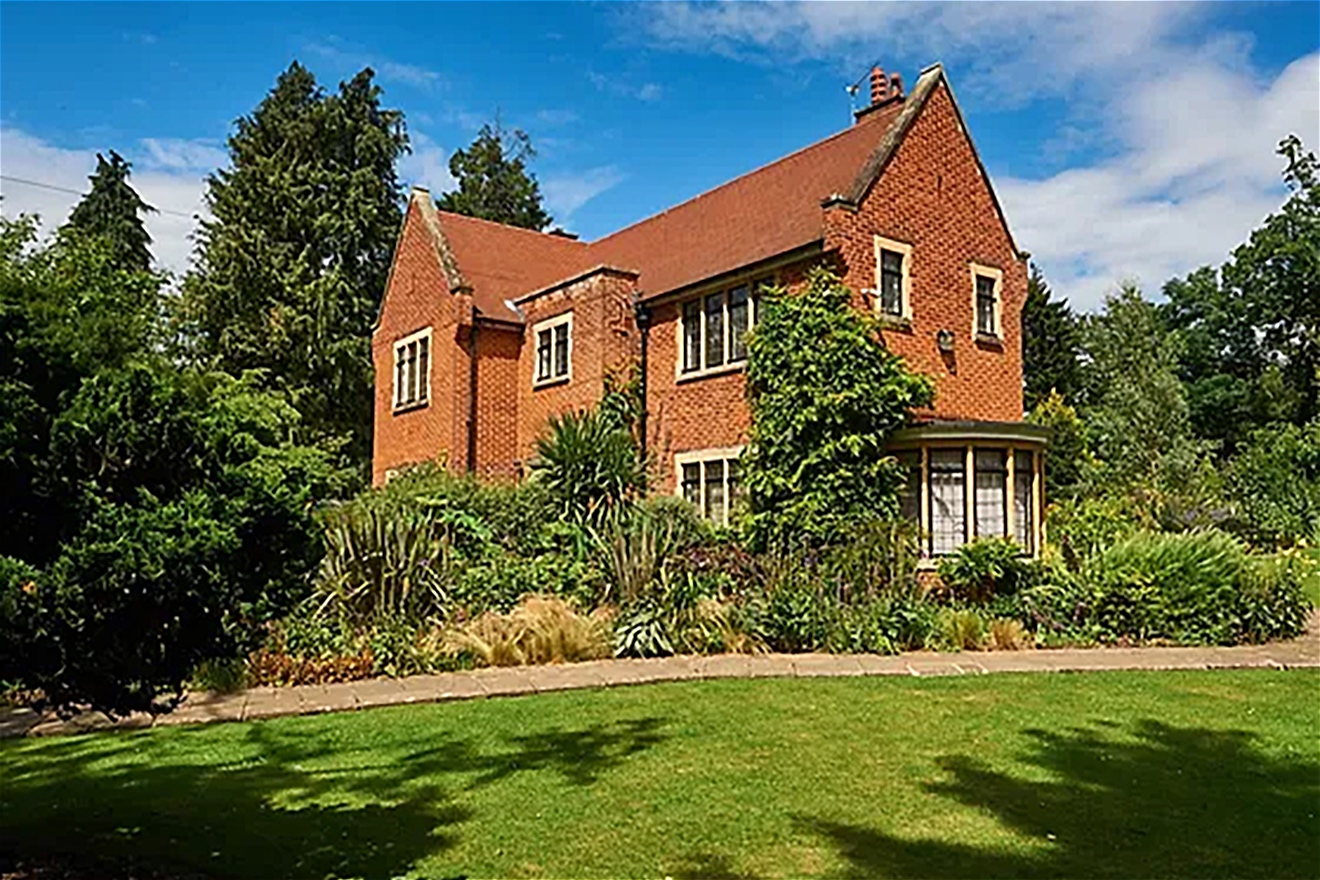 Cheslyn House and Gardens