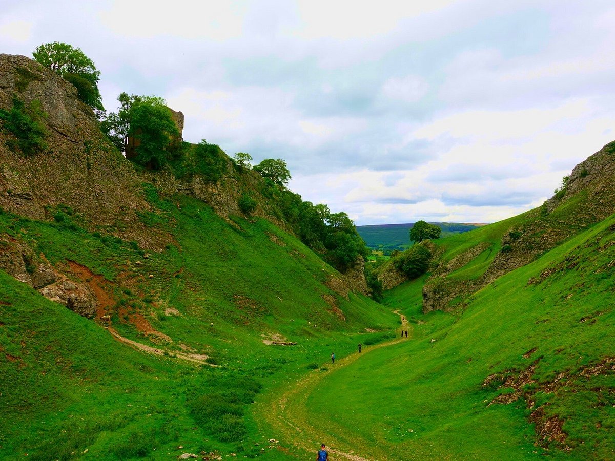 استكشاف الكهوف في منطقة الذروة