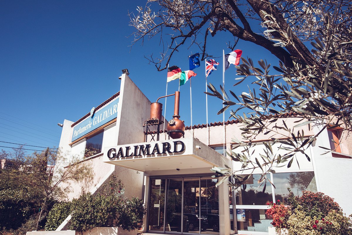 ورشة عمل لصناعة العطور في جراس